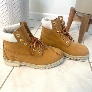 Timberland 6” tan beige leather boots